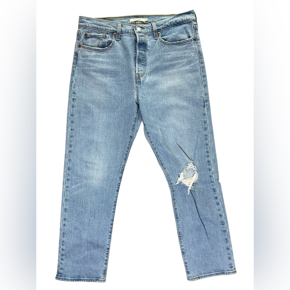 Levi’s Wedgie Straight Jeans Light Wash Distressed Size 31
